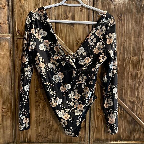 Seafolly
Splendor Long Sleeve Surfsuit - Picture 3 of 11